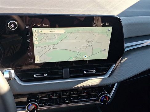 New 2026 Chevrolet Equinox LT w/ Convenience Package II image 9