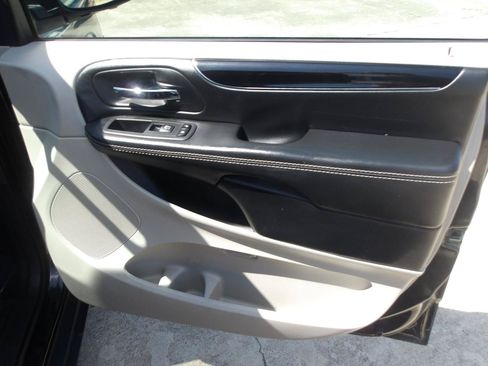 Used 2019 Dodge Grand Caravan SXT FWD image 8