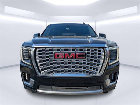 Used 2021 GMC Yukon Denali w/ Denali Premium Package image 8