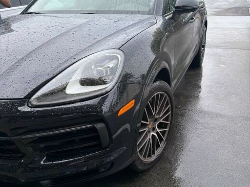 Used 2022 Porsche Cayenne Coupe AWD/4WD image 2