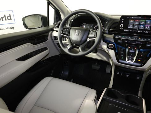 New 2026 Honda Odyssey Touring image 7