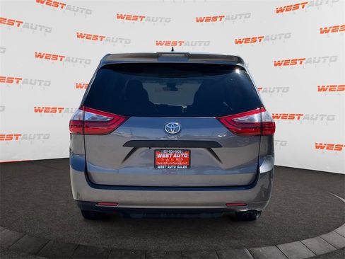 Used 2020 Toyota Sienna L w/ Carpet Mat Package image 4