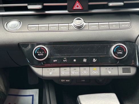 Used 2023 Hyundai Elantra Limited image 45