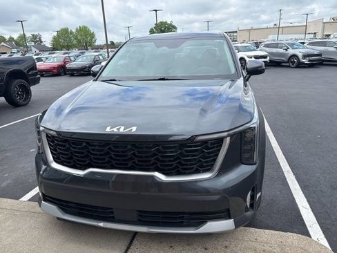 Used 2024 Kia Sorento LX FWD image 11