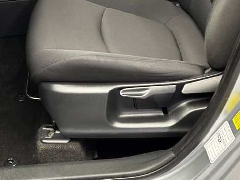 Used 2025 Toyota Corolla Cross LE FWD image 13