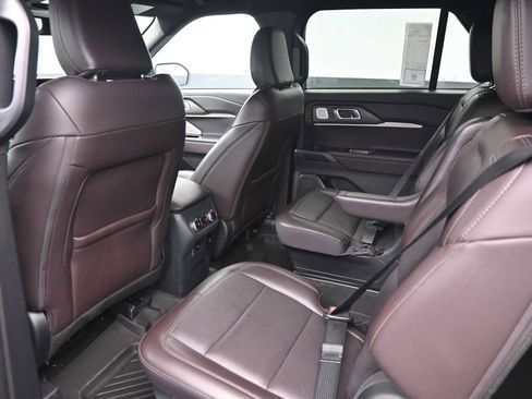 Used 2025 Ford Explorer Platinum image 15