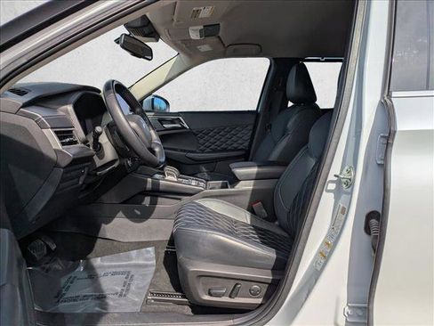 Used 2023 Mitsubishi Outlander SEL image 9