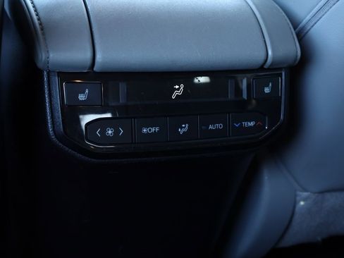 Used 2021 Toyota Highlander Platinum image 32