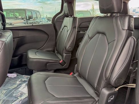 New 2026 Chrysler Voyager LX image 21