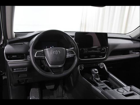 Used 2025 Toyota Grand Highlander AWD image 6