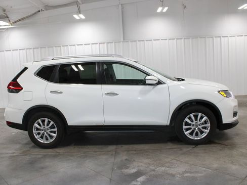 Used 2017 Nissan Rogue SV FWD image 11