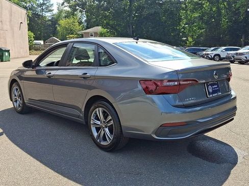 Certified 2024 Volkswagen Jetta SE w/ Panoramic Sunroof Package FWD image 7