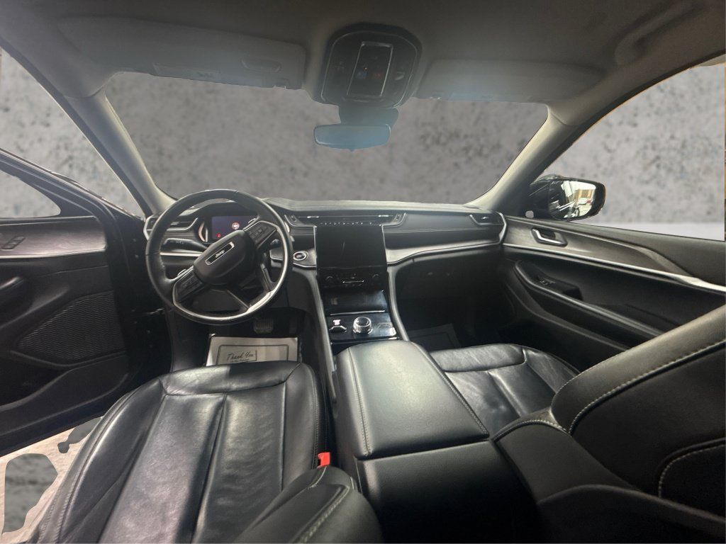 Used 2023 Jeep Grand Cherokee Limited AWD/4WD image 28