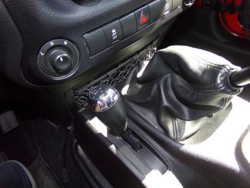 Used 2014 Jeep Wrangler Unlimited Sahara w/ Connectivity Group AWD/4WD image 59