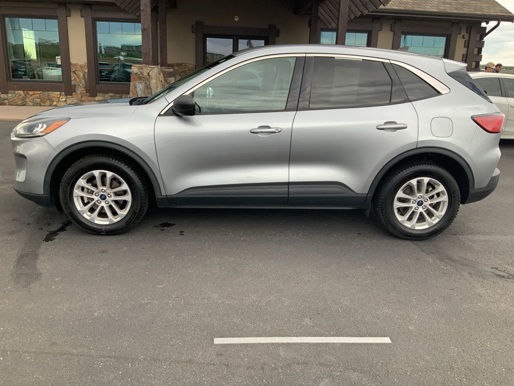 Used 2022 Ford Escape SE w/ Cold Weather Package AWD/4WD image 1