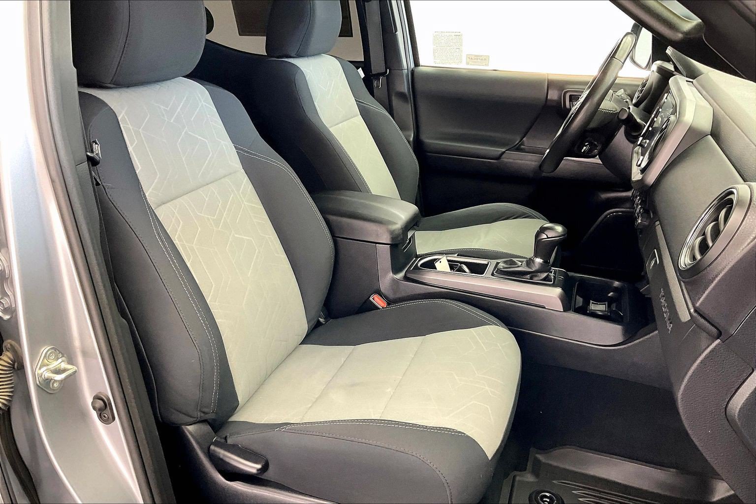 Used 2020 Toyota Tacoma TRD Off-Road w/ Technology Package AWD/4WD image 6