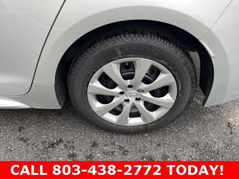 Used 2023 Toyota Corolla LE image 31
