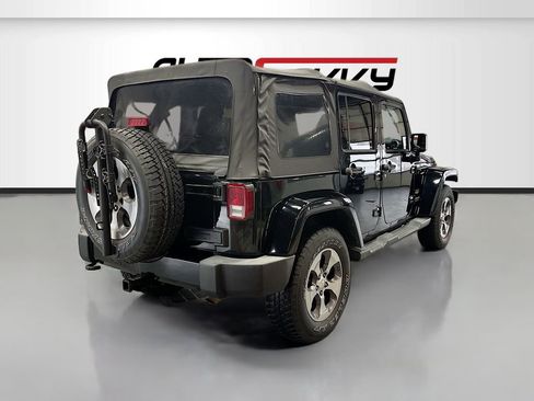 Used 2016 Jeep Wrangler Unlimited Sahara w/ Connectivity Group image 7
