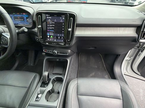 Used 2025 Volvo XC40 B5 Core AWD/4WD image 19