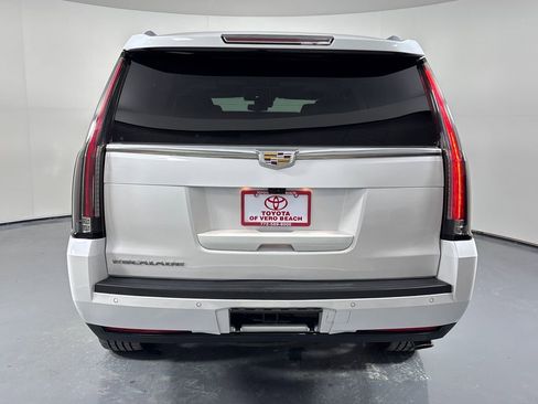 Used 2020 Cadillac Escalade Premium Luxury AWD/4WD image 5