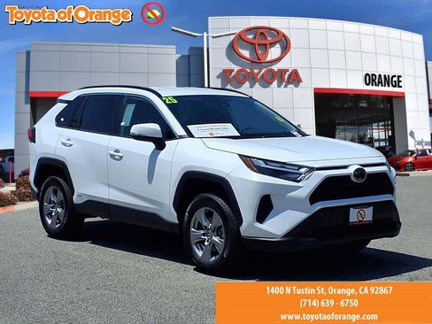 Certified 2025 Toyota RAV4 XLE AWD/4WD image 1