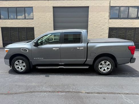 Used 2017 Nissan Titan SV AWD/4WD image 2