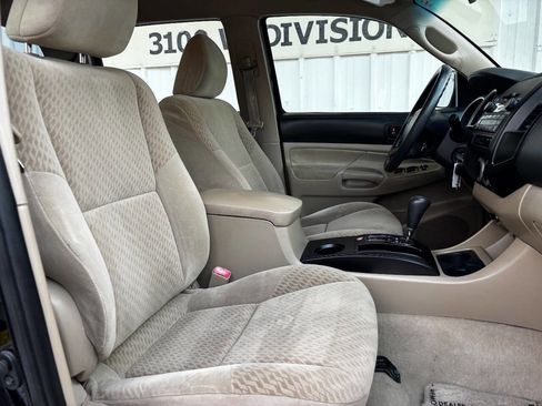 Used 2010 Toyota Tacoma PreRunner image 41
