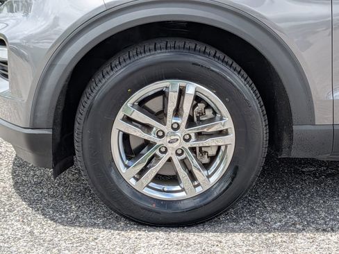 Used 2021 Ford Explorer XLT w/ Equipment Group 202A AWD/4WD image 11
