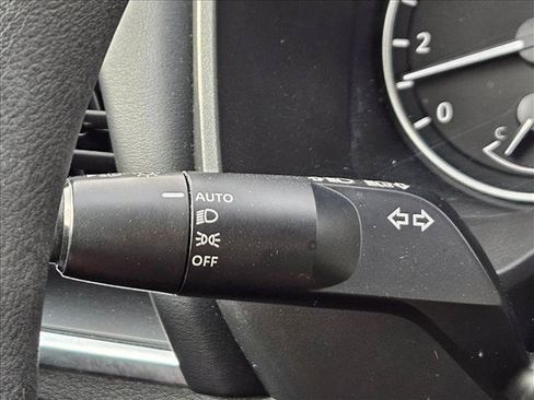 Used 2024 Nissan Rogue S FWD image 25