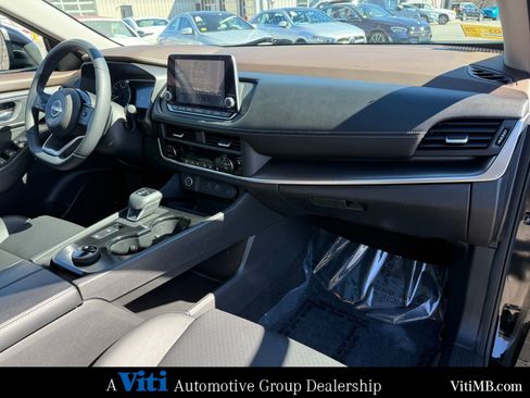 Used 2023 Nissan Rogue SV w/ SV Premium B Package image 30