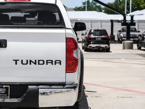 Used 2018 Toyota Tundra SR5 w/ SR5 Upgrade Package AWD/4WD image 48