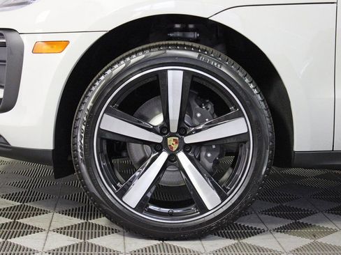 Certified 2026 Porsche Macan AWD/4WD image 39