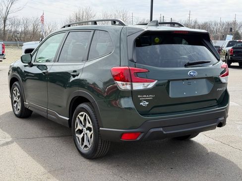 Used 2022 Subaru Forester Premium image 6