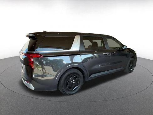 Used 2026 Kia Carnival FWD image 11