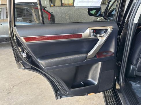 Used 2017 Lexus GX 460 Premium w/ Premium Package AWD/4WD image 29