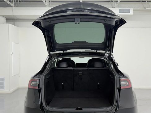 Used 2024 Tesla Model Y 2WD image 34