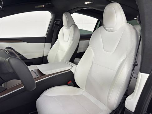 Used 2023 Tesla Model X Standard Range image 40