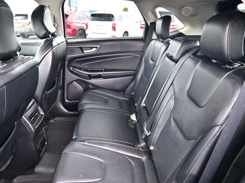 Used 2019 Ford Edge Titanium w/ Cold Weather Package AWD/4WD image 14