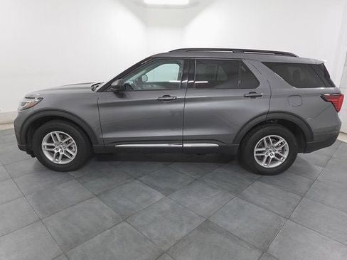 Used 2025 Ford Explorer Active image 2