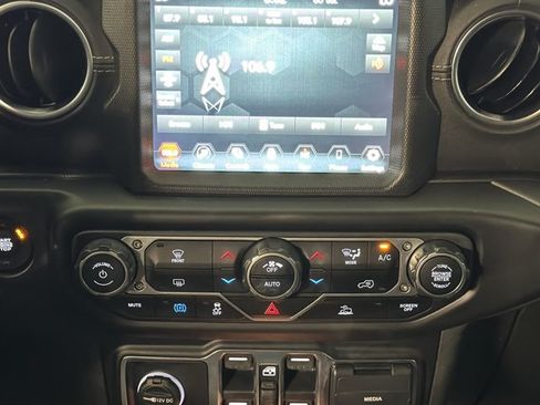 Used 2023 Jeep Wrangler Unlimited Sahara AWD/4WD image 32