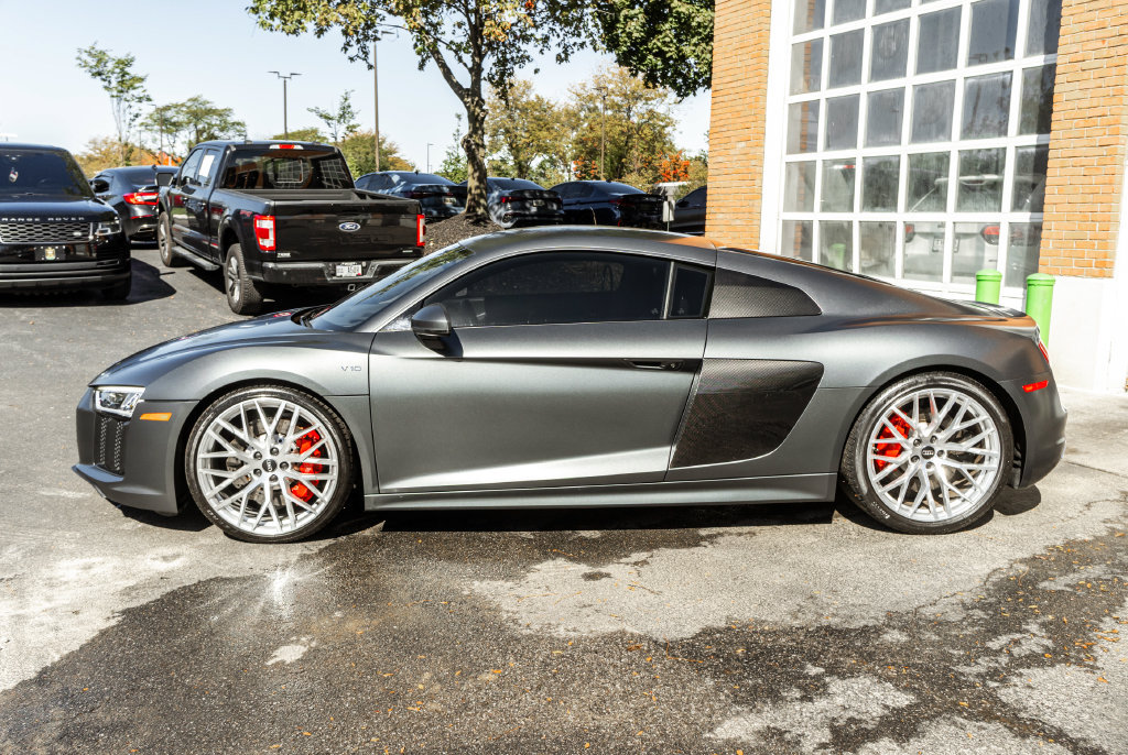 Used 2017 Audi R8 V10 w/ Carbon Exterior Package AWD/4WD image 40