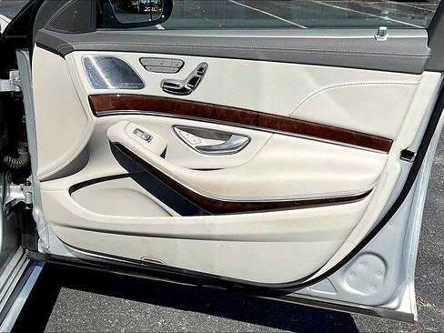 Used 2015 Mercedes-Benz S 550 Sedan image 23