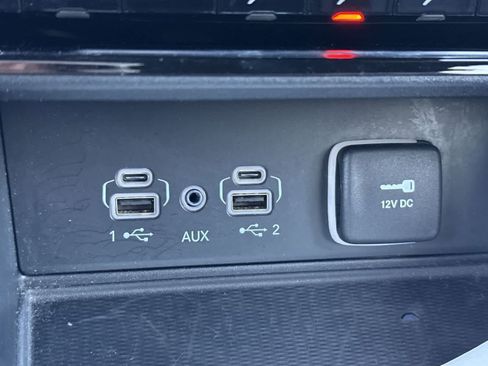 Used 2024 Jeep Grand Cherokee L Limited w/ Luxury Tech Group II image 24