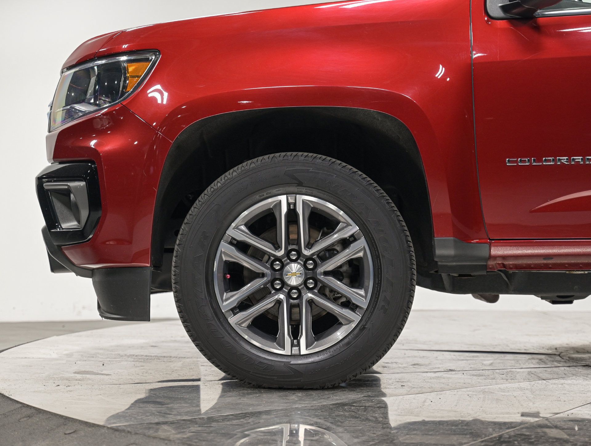 Used 2021 Chevrolet Colorado LT w/ Safety Package AWD/4WD image 3