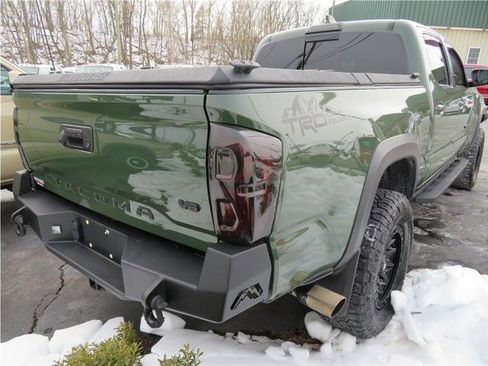 Used 2021 Toyota Tacoma TRD Off-Road image 2