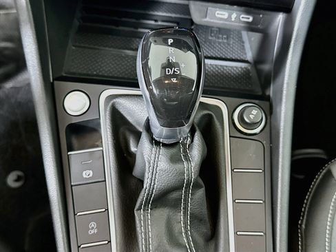 Used 2025 Volkswagen Jetta SE FWD image 24