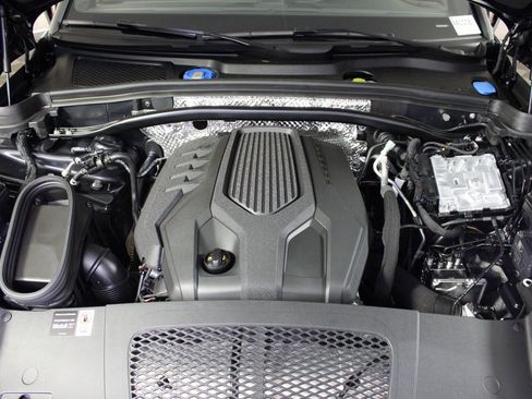 New 2026 Porsche Macan image 39