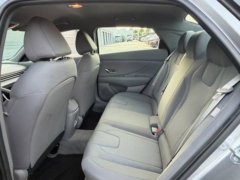 Used 2024 Hyundai Elantra SE FWD image 11