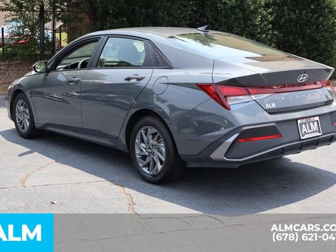 Used 2024 Hyundai Elantra SEL FWD image 9