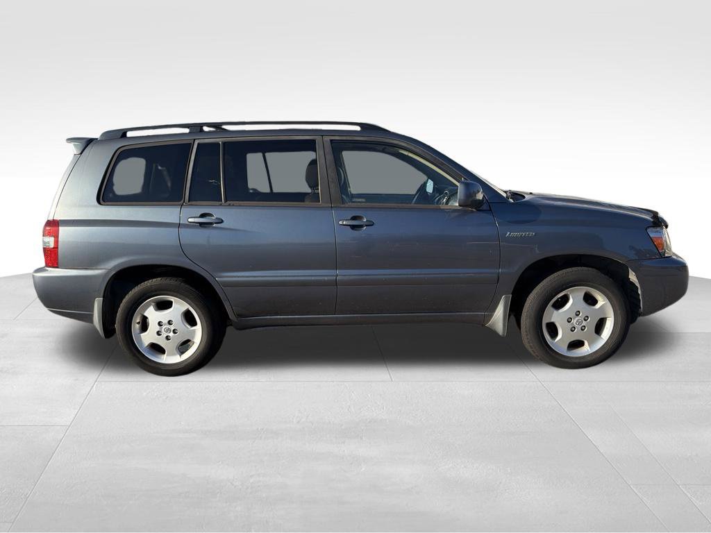 Used 2005 Toyota Highlander 4WD V6 w/ 3rd Row image 8